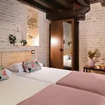 Unika Homes Hombre De Piedra